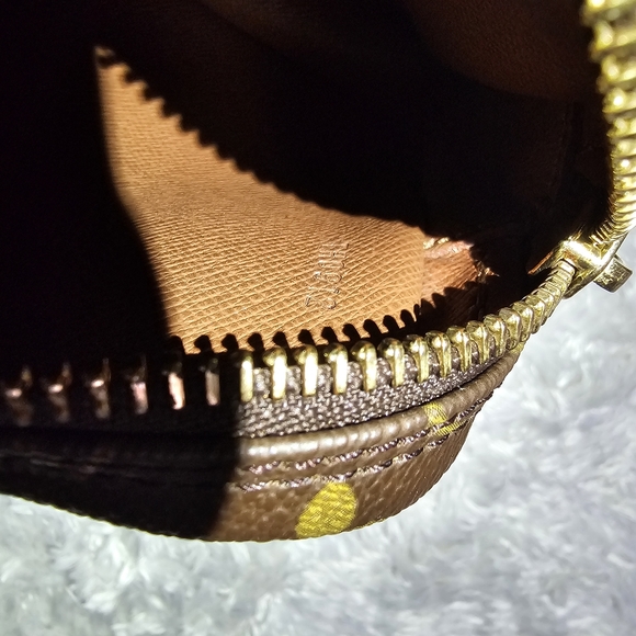 Authentic Louis Vuitton Pochette Marly Dragon 22 Mng - Picture 6 of 12